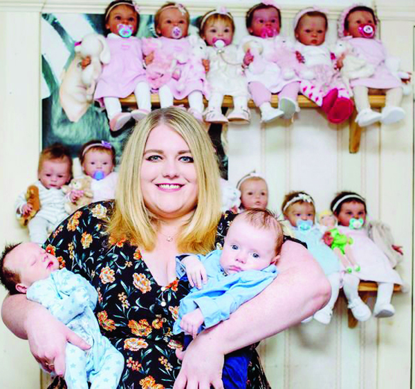 Toy-babies-woman-gave-baby_01A.jpg