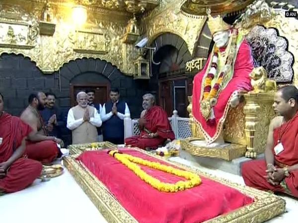 Modi_Shirdi2.jpg