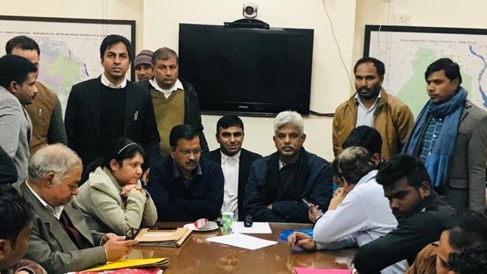 kejriwalinqueue.jpg