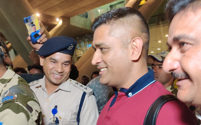 dhoni_new_hairstyle.jpg